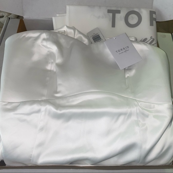 Satin Sweetheart Wedding Dress - Picture 4 of 4